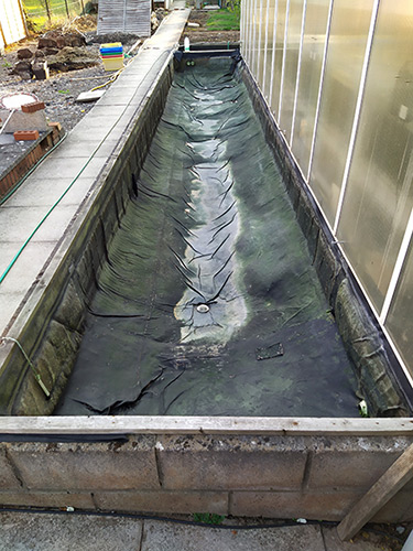 Outdoor rearing trough before countermeasures
